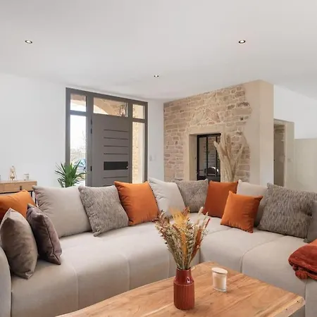 Le Clos Du Chene, Maison Avec Sauna, Et Piscine Hadol